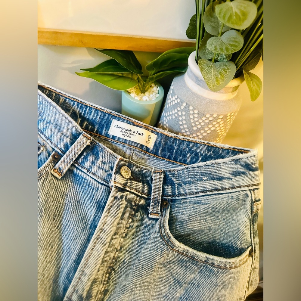 Abercrombie & Fitch The 90s Skinny High Rise